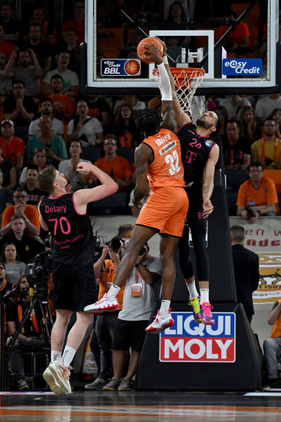 目光再次聚 目光再次聚