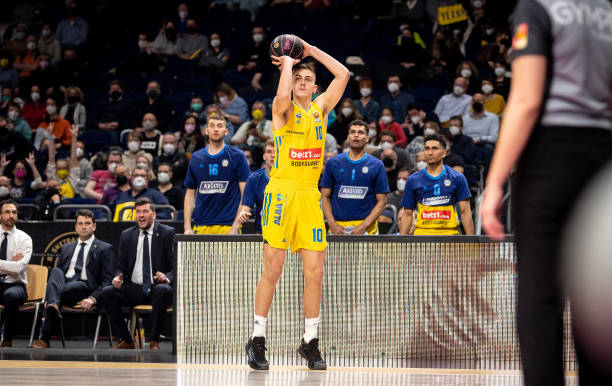 赛场经验的 赛场经验的