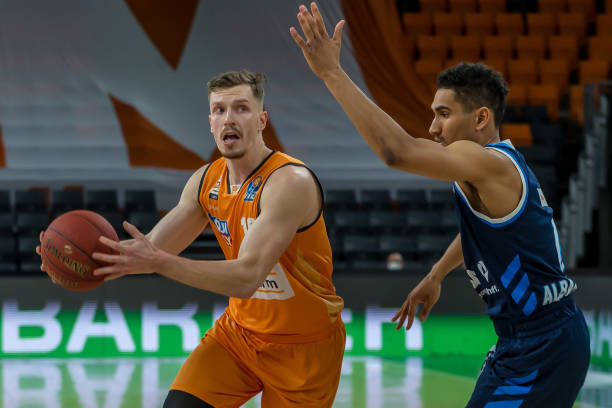 很可能与西 很可能与西