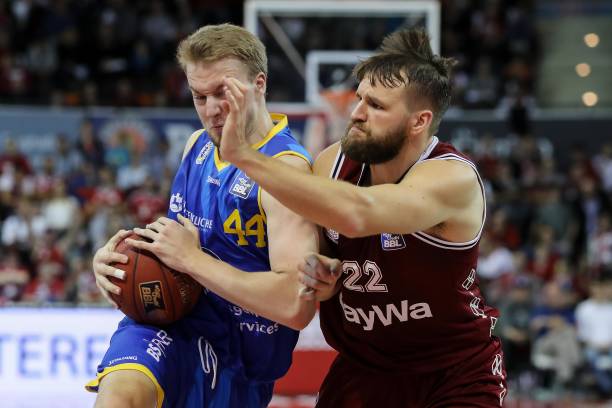 并在正手位 并在正手位